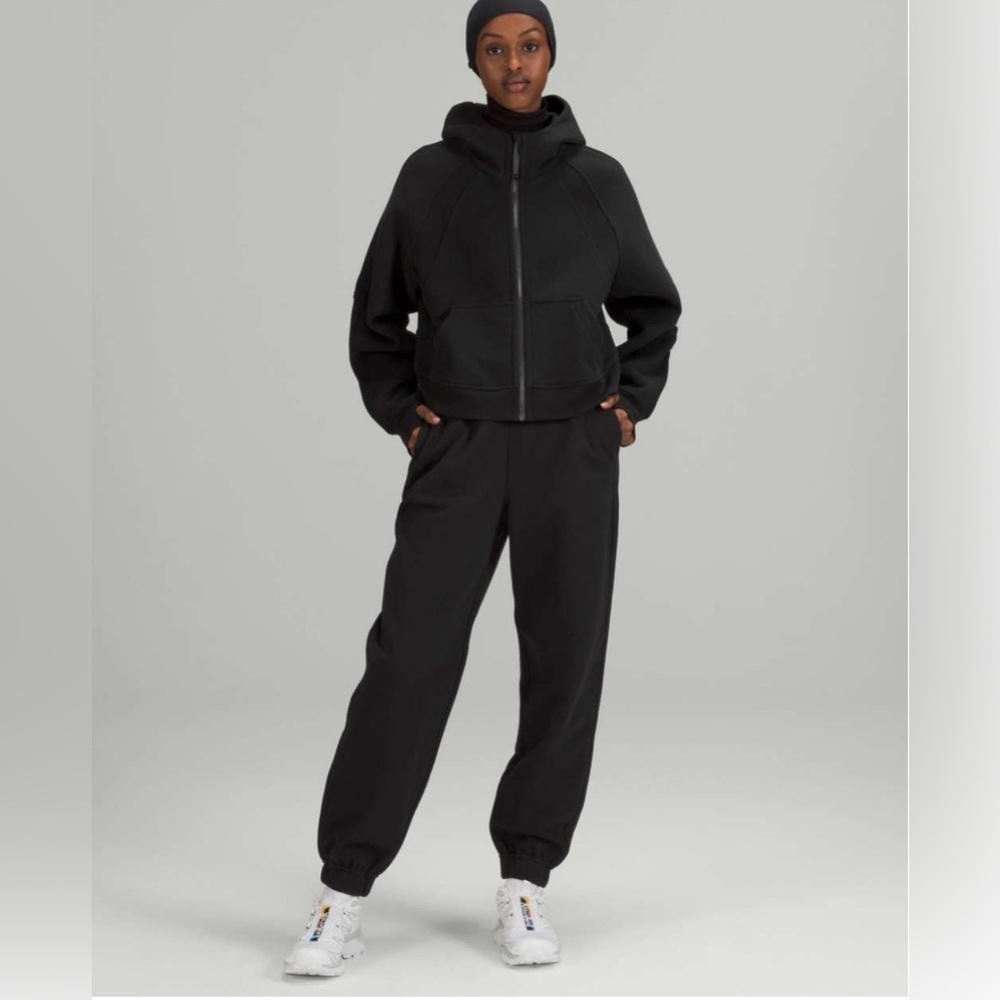 2022 Lululemon Relaxed High-Rise Jogger
Black Size 4